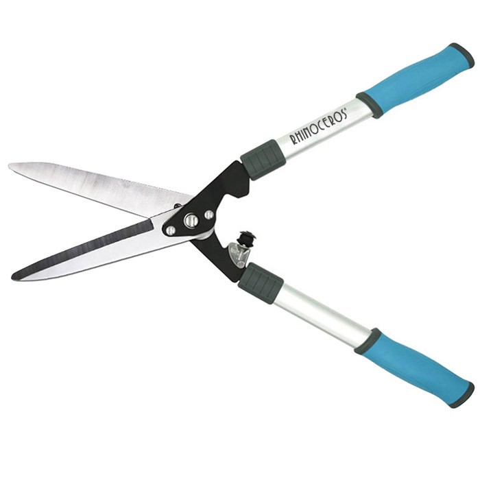 Defnyddio offer garddio - gwellaif canghennau uchel a llifiau cangen uchel