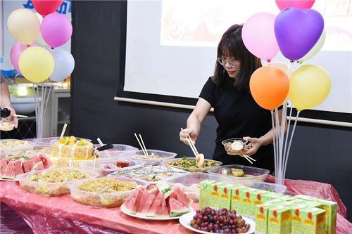 Sut mae Gwneuthurwr Offer Gardd yn Dathlu Diwrnod y Menywod