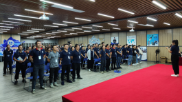 Mae gan reolwyr Canol ac Uwch Reolwyr Hyfforddiant Cyfathrebu yn Rhino