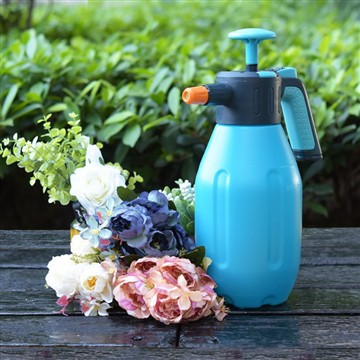 Cadw fy Ngardd Hydredig: Diwrnod gyda'm Can Dyfrhau Dibynadwy