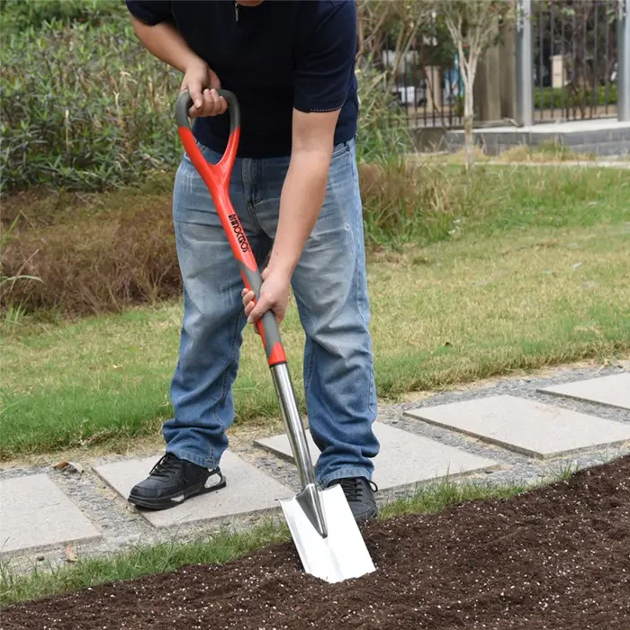 Di-staen vs Carbon: Dewis Offer Gardd